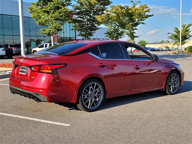 2024 Nissan Altima SR photo 2