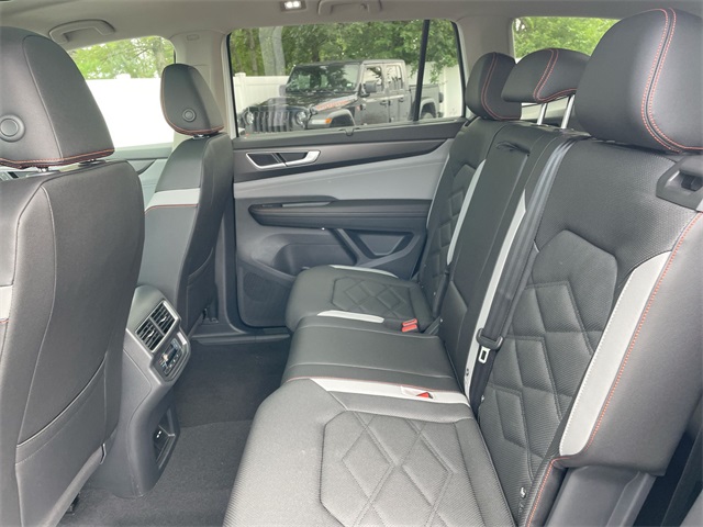 2025 Volkswagen Atlas Peak Edition SE Technology photo 38