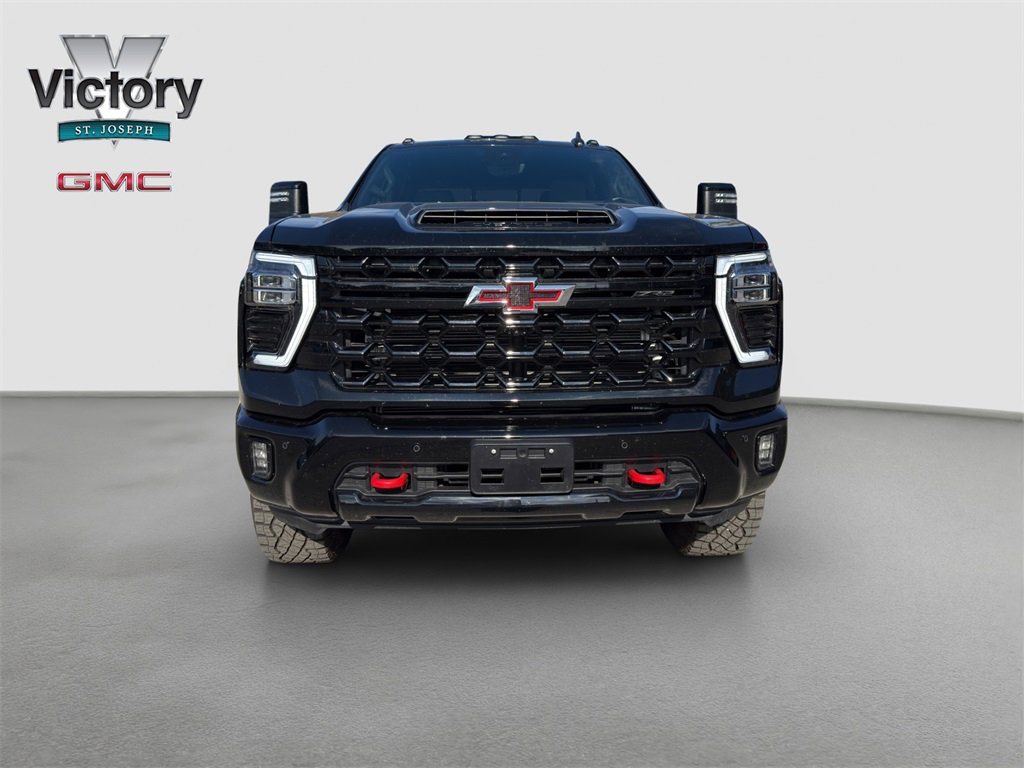2025 Chevrolet Silverado 2500HD ZR2 photo 3