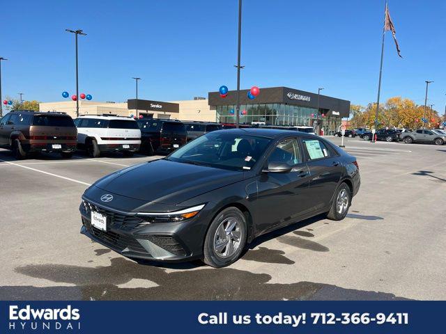 2025 Hyundai Elantra SE's photo