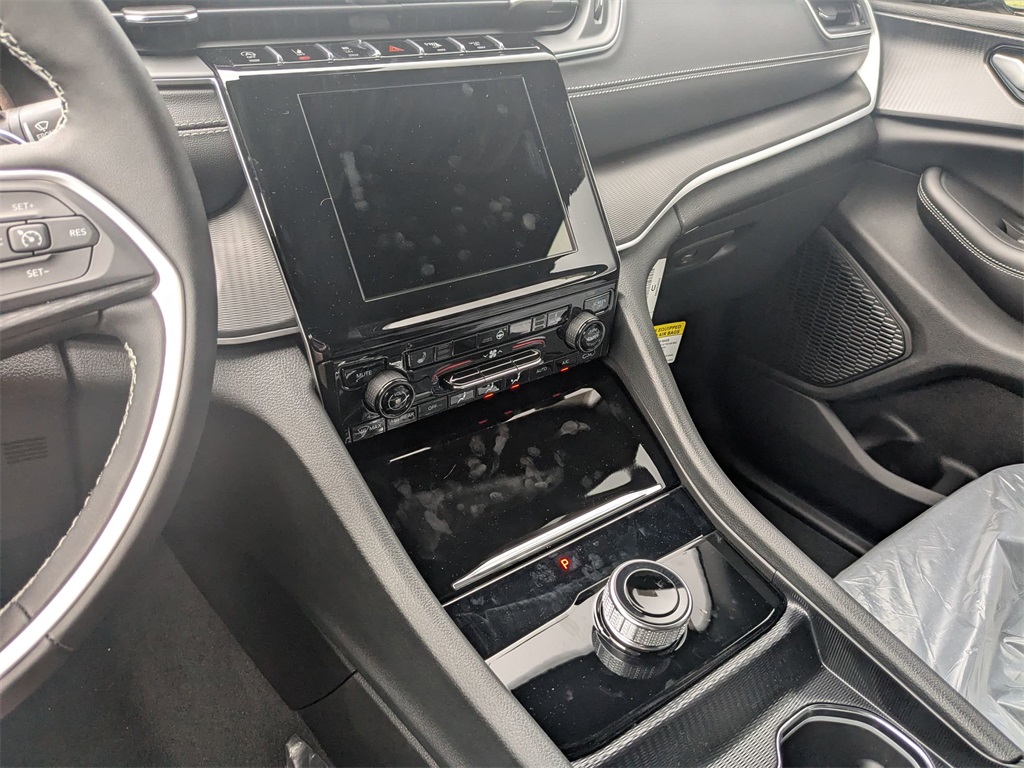 2025 Jeep Grand Cherokee Altitude X photo 13