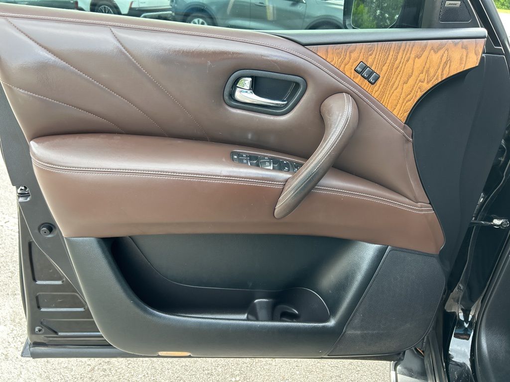 2016 Infiniti QX80 Limited photo 9