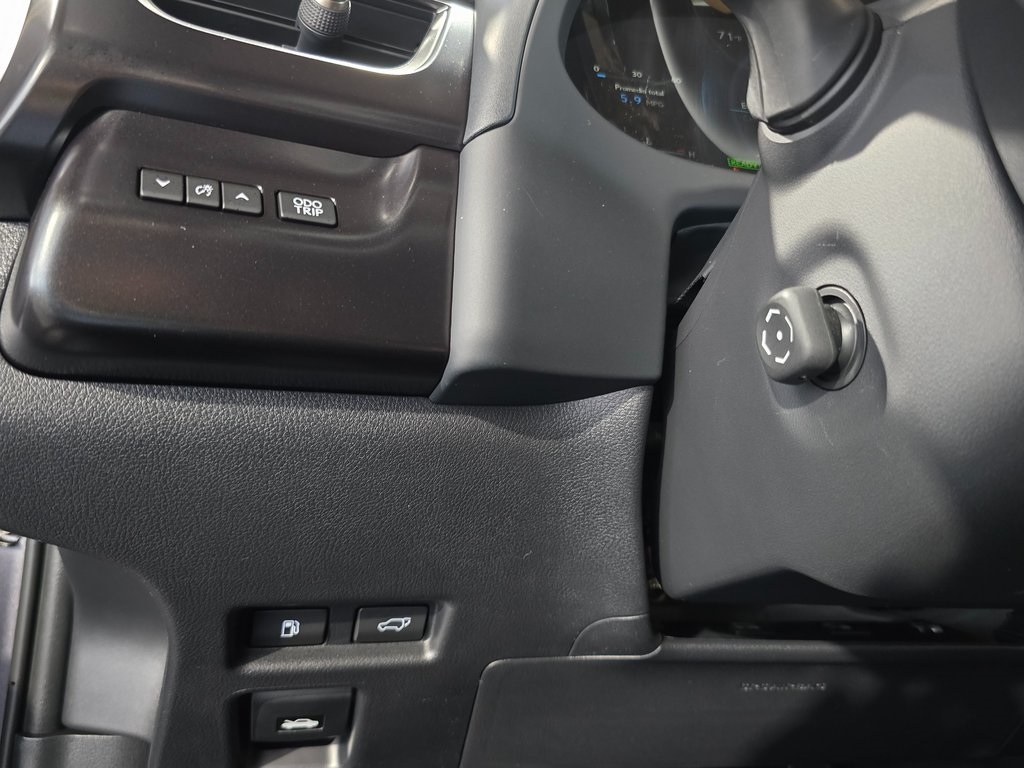 2025 Lexus UX photo 11