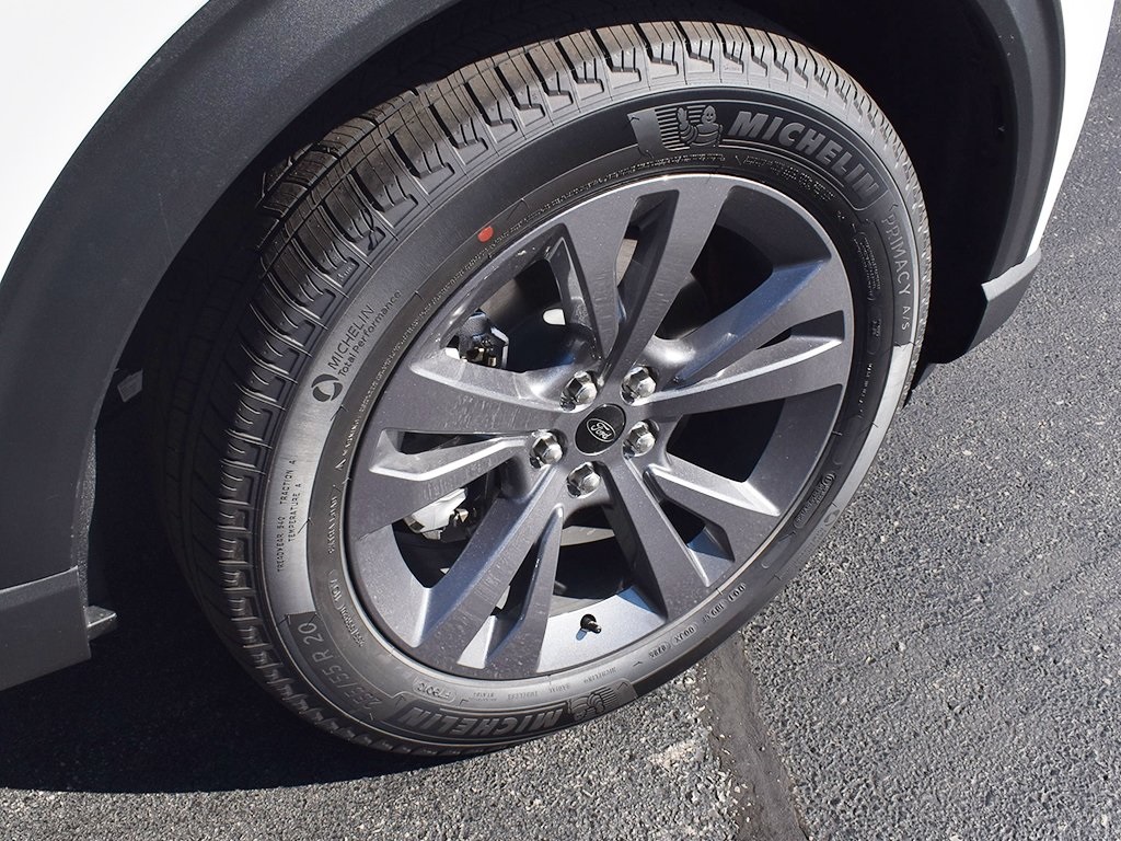 2025 Ford Explorer photo 9