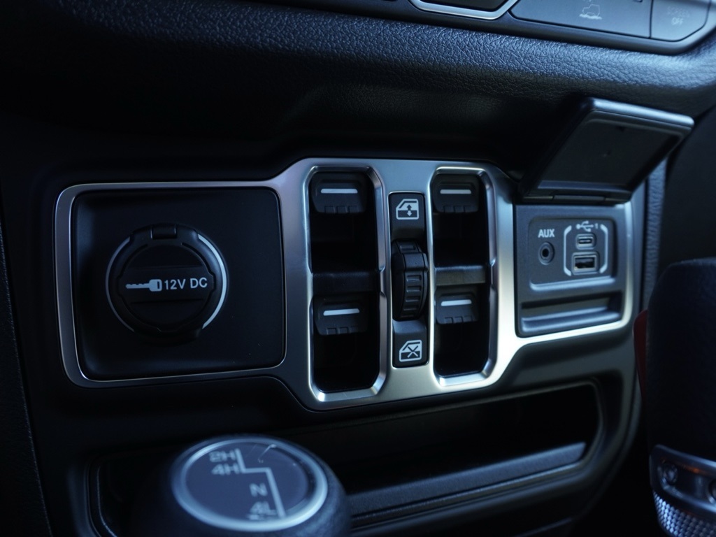 2025 Jeep Gladiator Sport photo 17