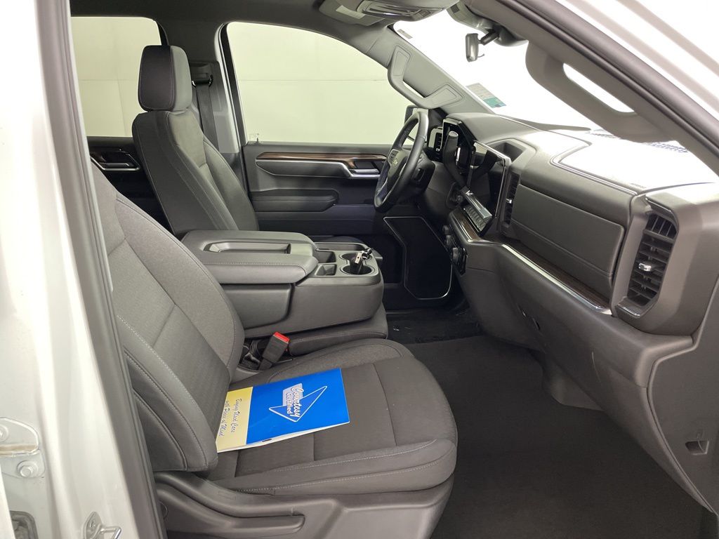 2025 Chevrolet Silverado 1500 LT photo 43