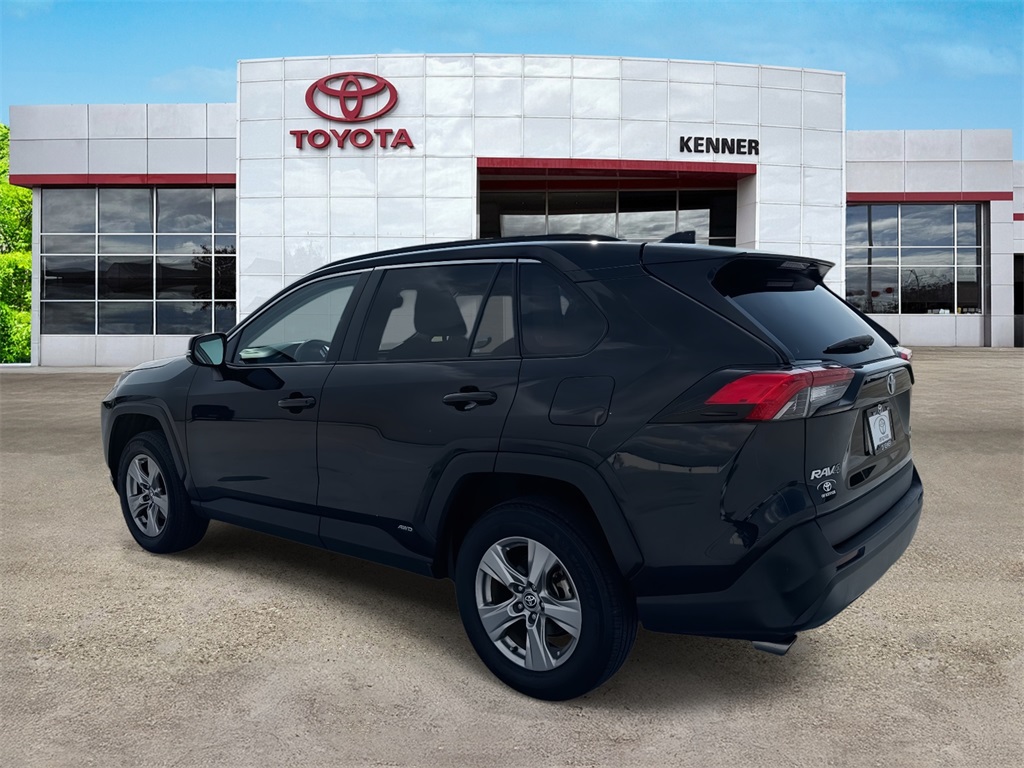 2022 Toyota RAV4 Hybrid XLE photo 3