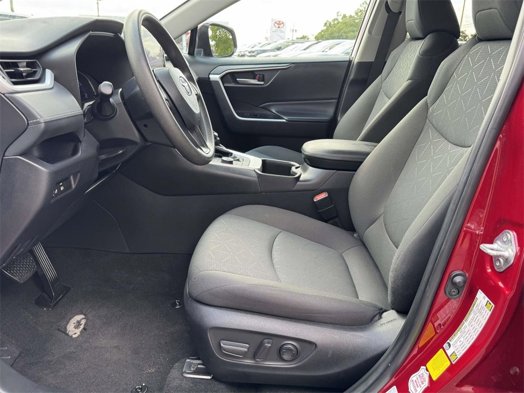 2024 Toyota RAV4 Hybrid XLE photo 5