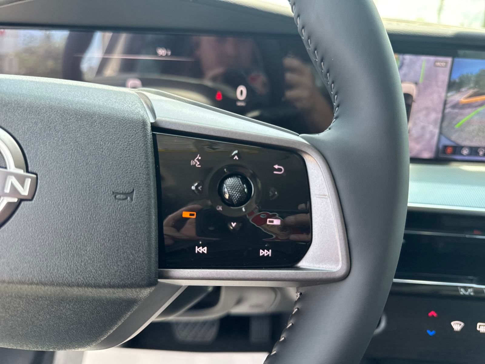 2025 Nissan Murano SL photo 15