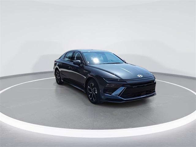 2025 Hyundai Sonata SEL photo 2