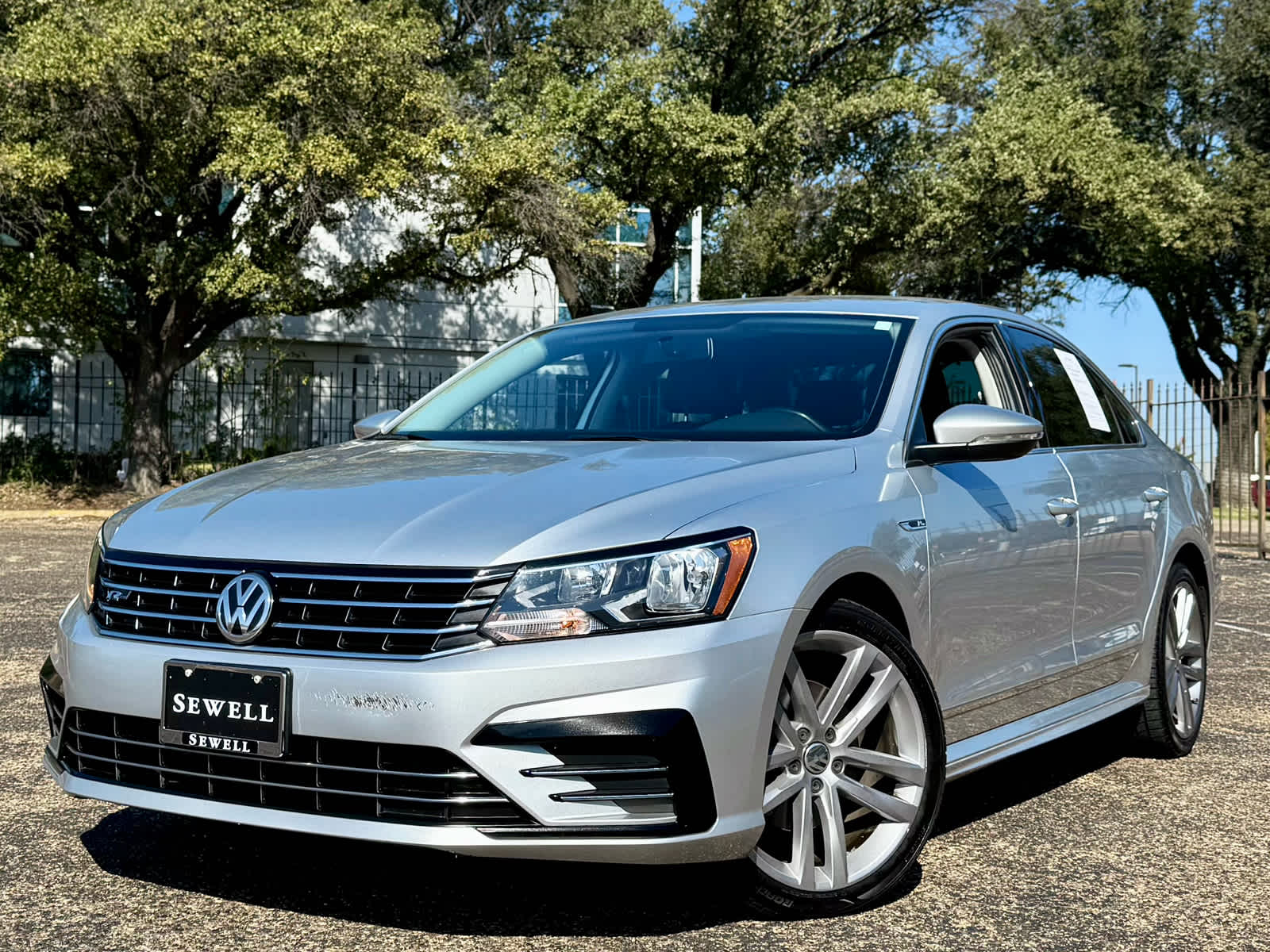 2017 Volkswagen Passat R-Line's photo