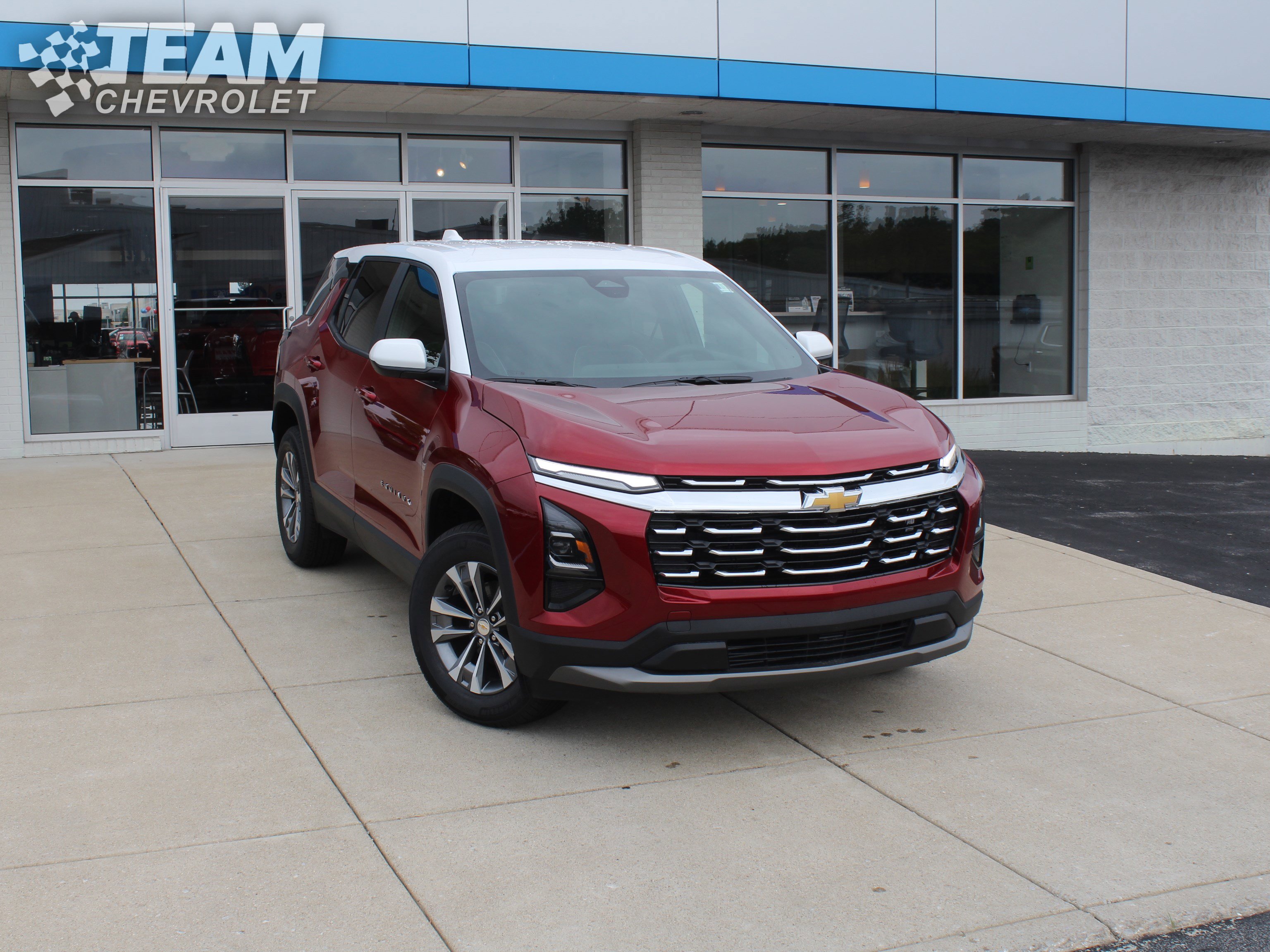 2026 Chevrolet Equinox LT photo 2