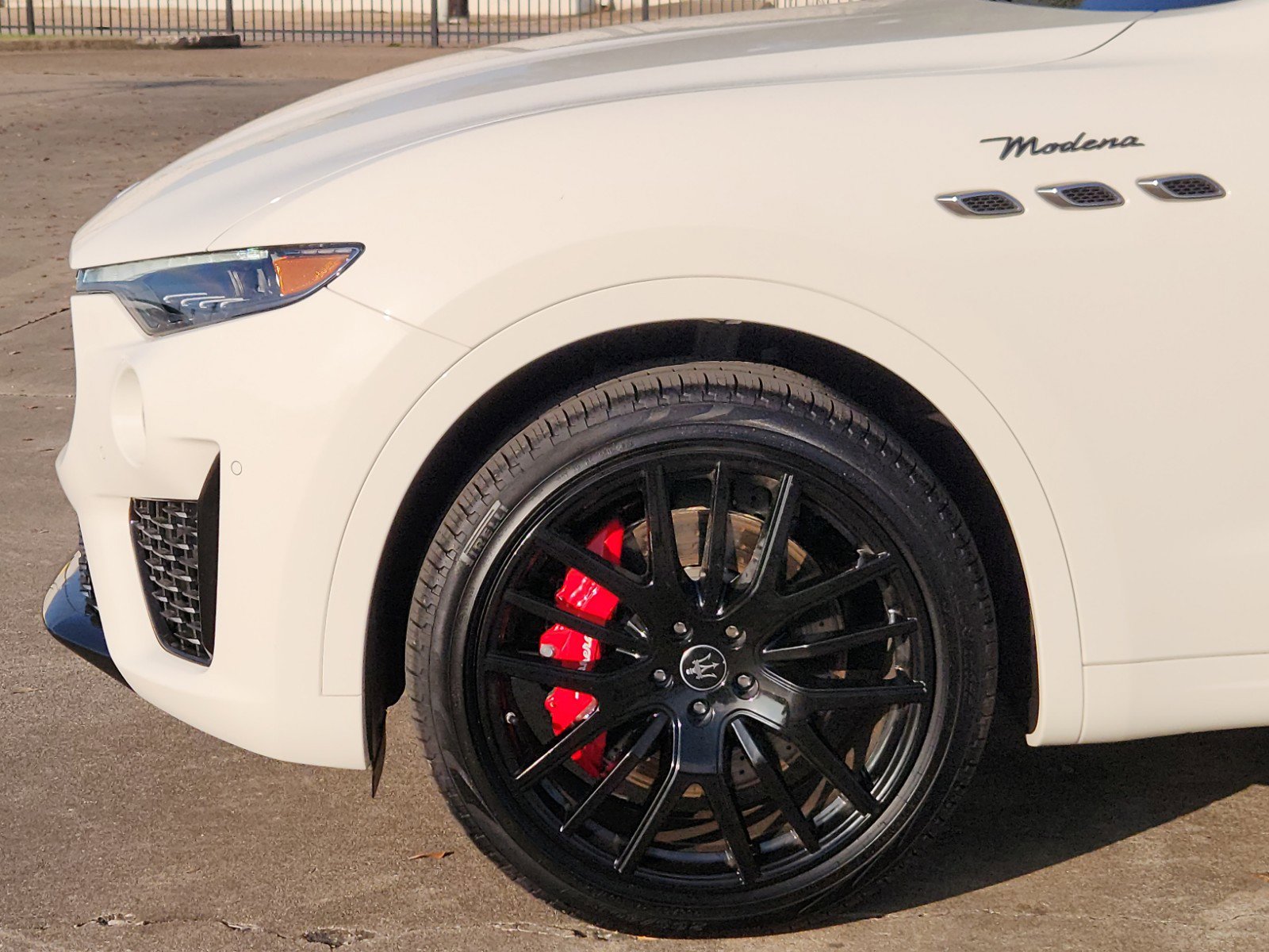 2024 Maserati Levante Modena photo 6