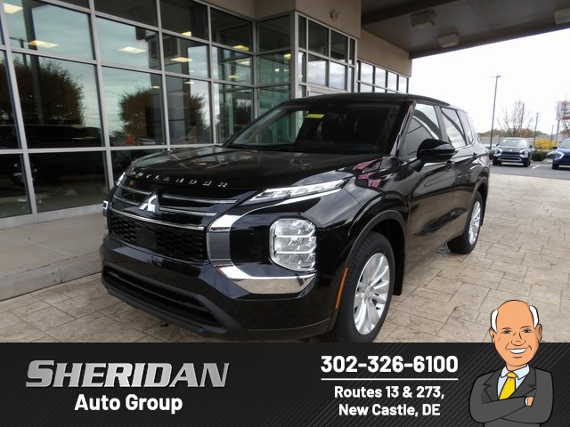 2025 Mitsubishi Outlander ES's photo