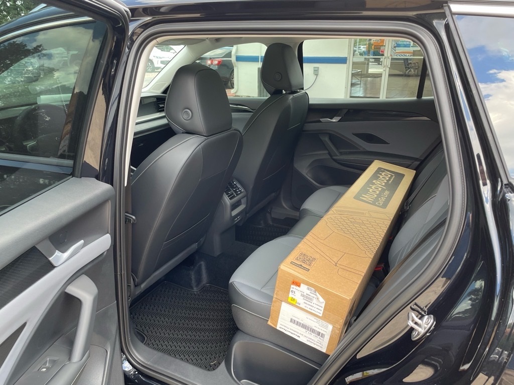2025 Volkswagen Tiguan SE photo 18