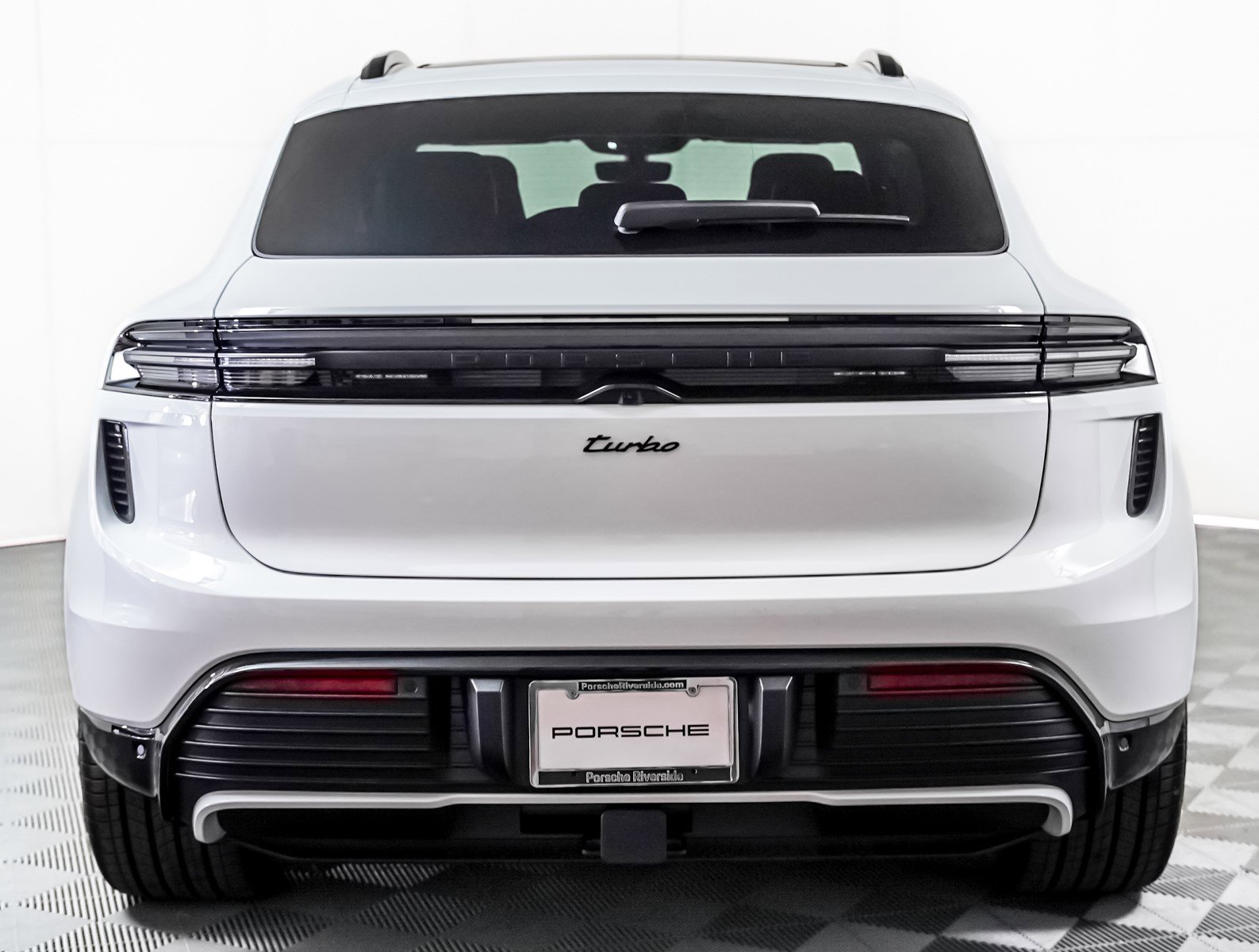 2025 Porsche Macan Electric Turbo photo 11
