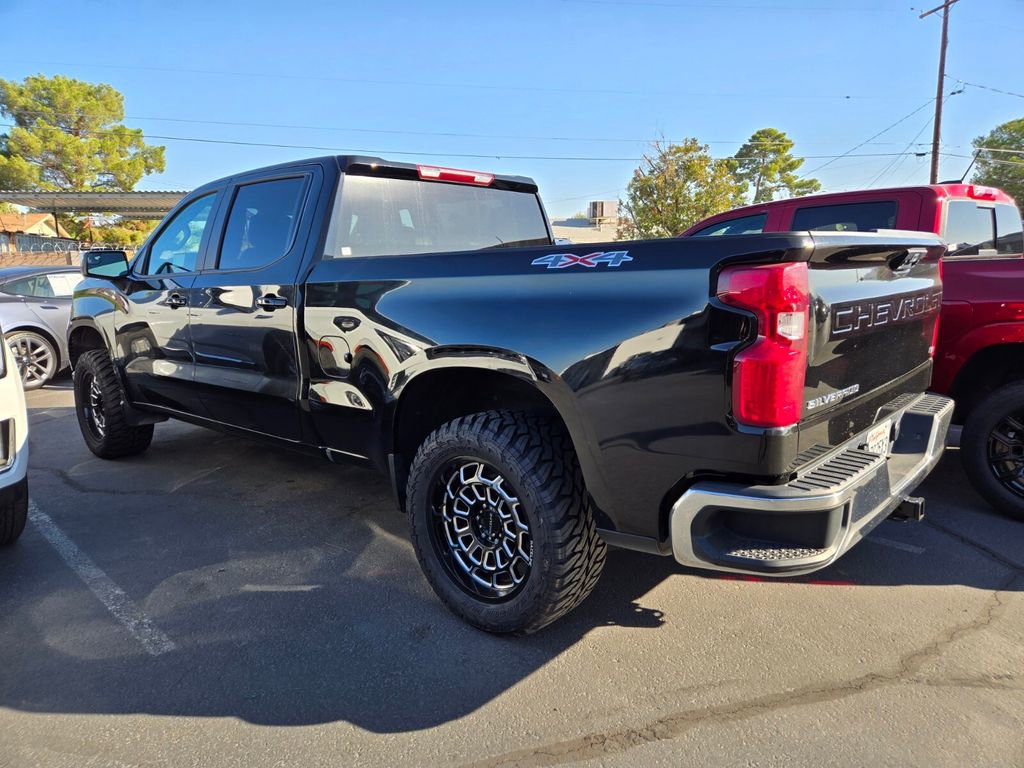 2024 Chevrolet Silverado 1500 LT photo 2