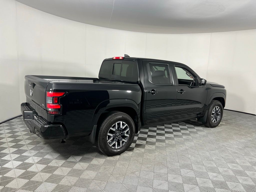 2024 Nissan Frontier SL photo 3