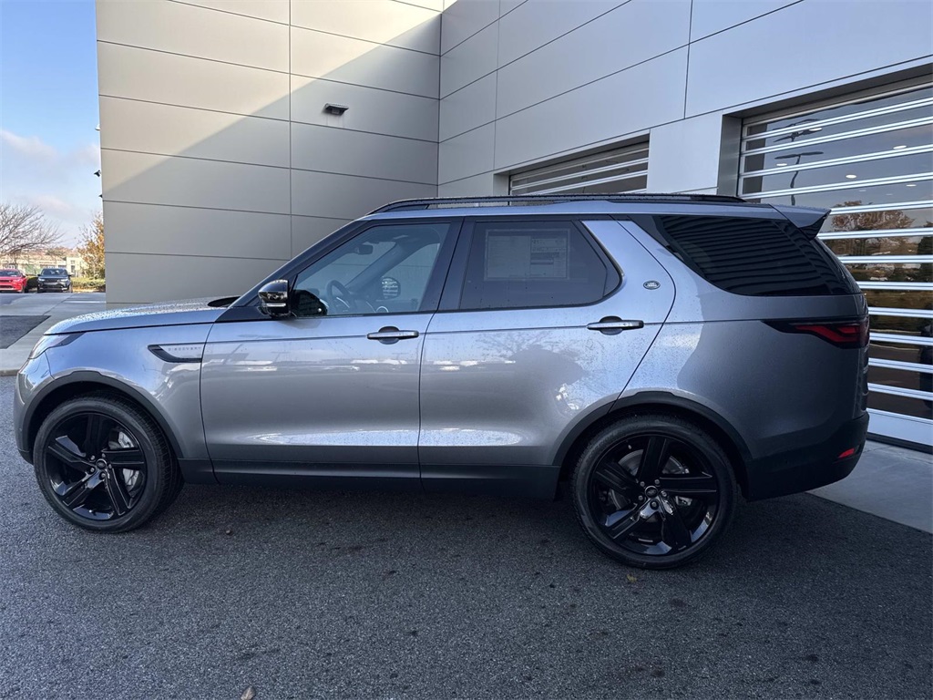 2025 Land Rover Discovery S photo 4