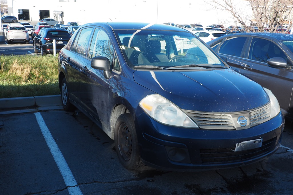 2009 Nissan Versa Base