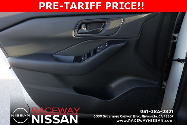 2025 Nissan Rogue S photo 18