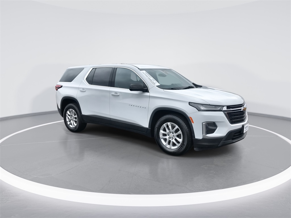 2022 Chevrolet Traverse LS photo 2