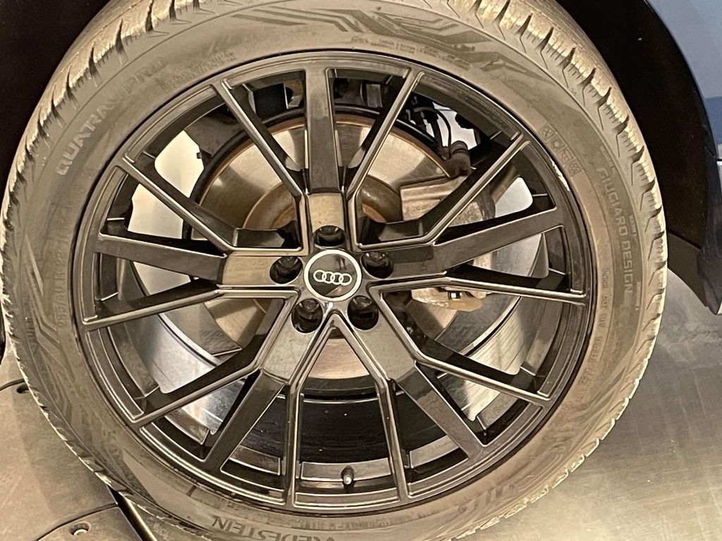 2020 Audi Q8 55 Prestige photo 12