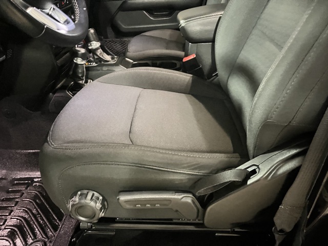 2021 Jeep Gladiator Overland photo 16