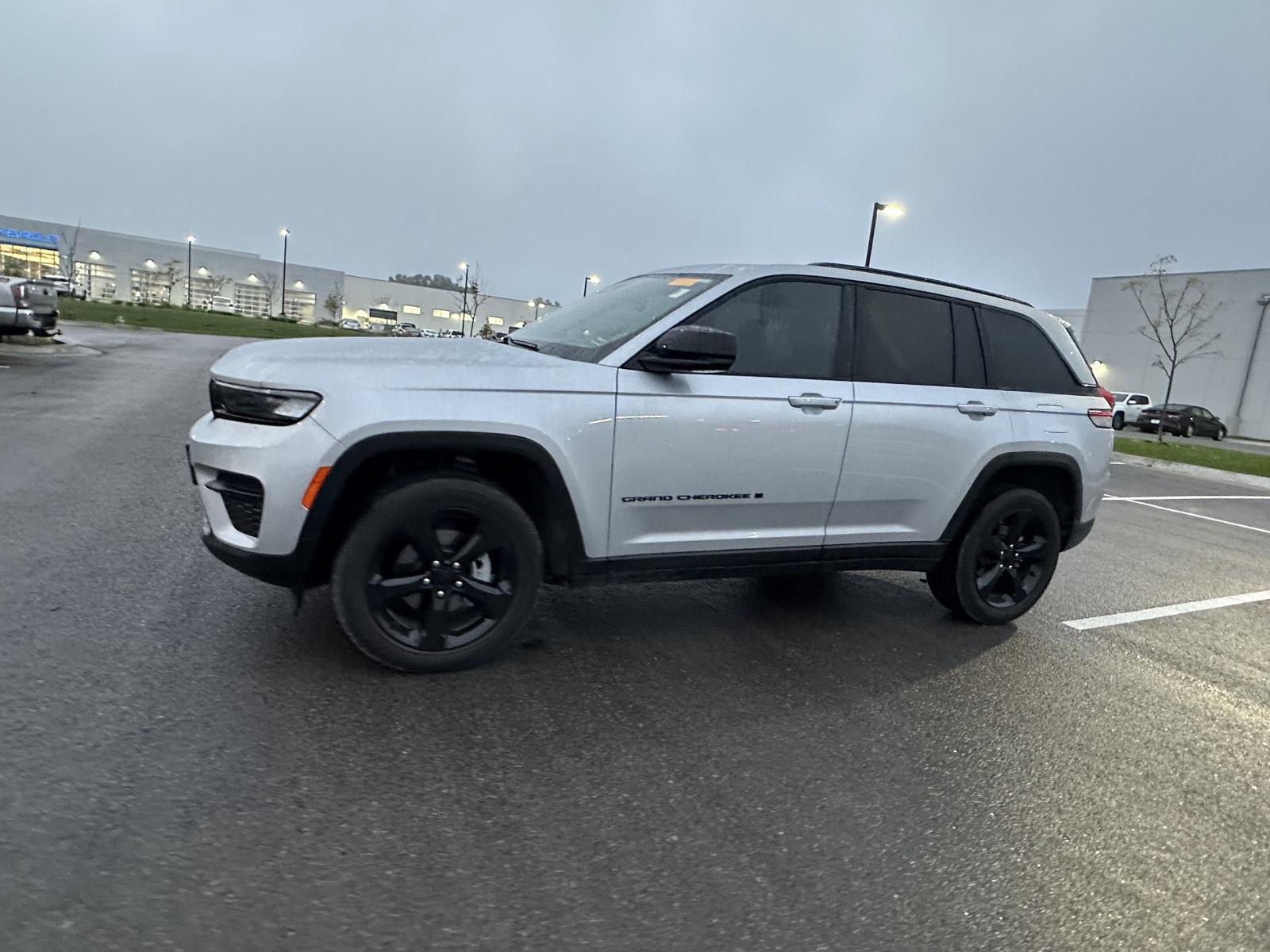 Used 2024 Jeep Grand Cherokee Altitude with VIN 1C4RJHAG2RC701889 for sale in Kansas City