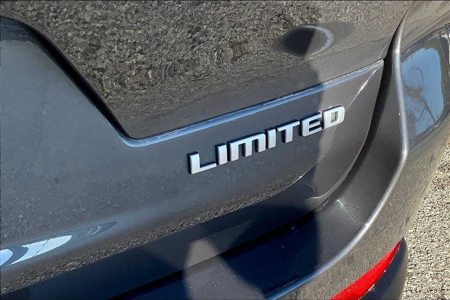 2024 Jeep Grand Cherokee Limited photo 9