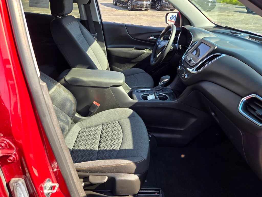 2024 Chevrolet Equinox LT photo 3