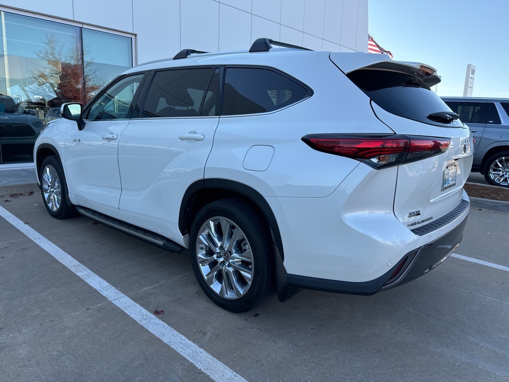2021 Toyota Highlander Hybrid Limited photo 4