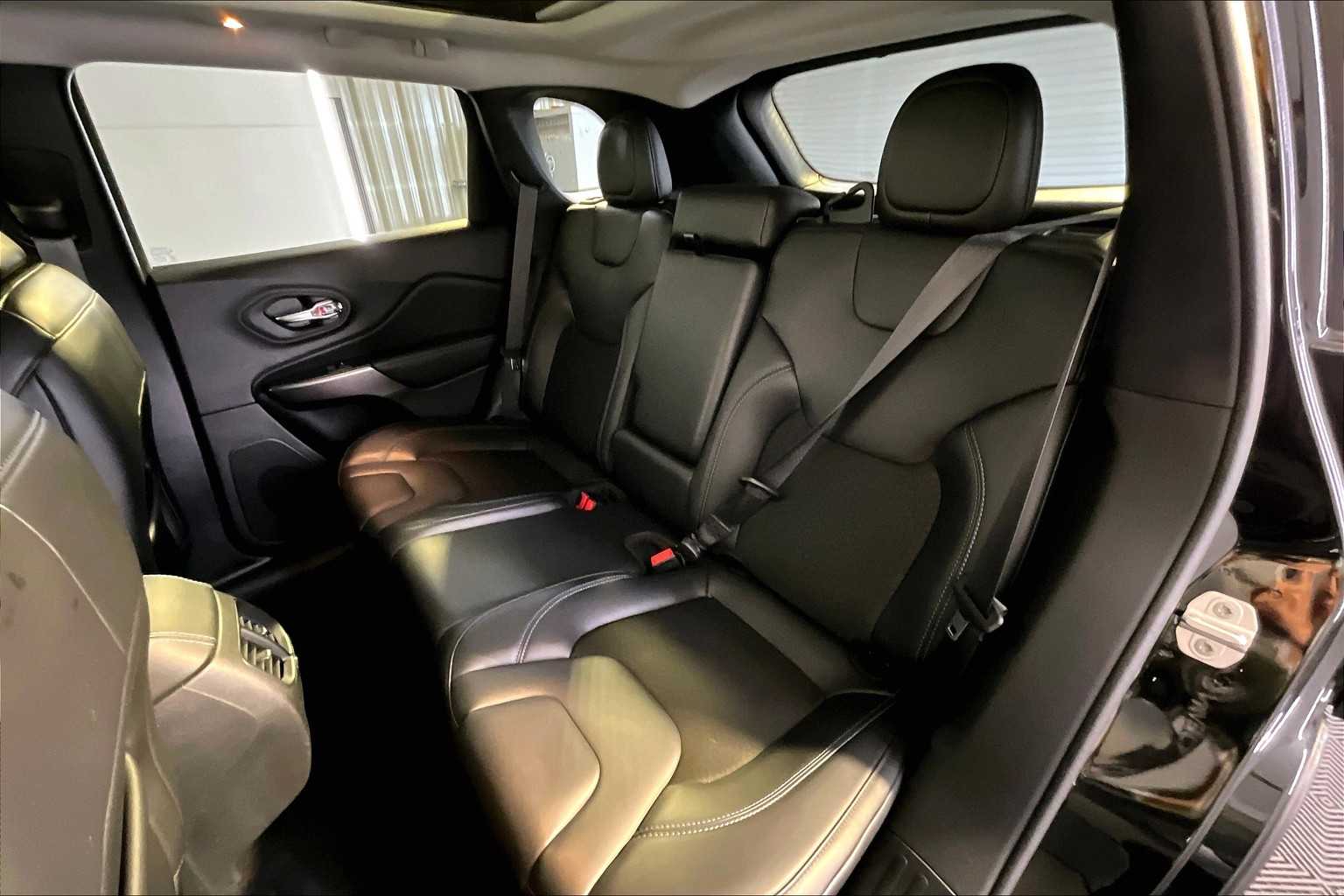 2020 Jeep Cherokee Latitude photo 19