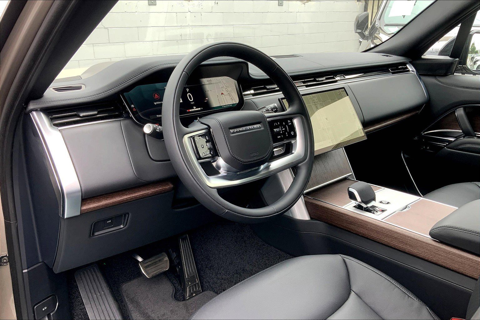 2025 Land Rover Range Rover SE photo 2