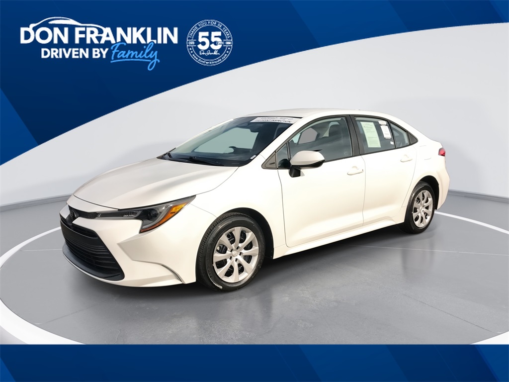 2024 Toyota Corolla LE's photo