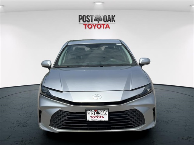 2025 Toyota Camry SE photo 3