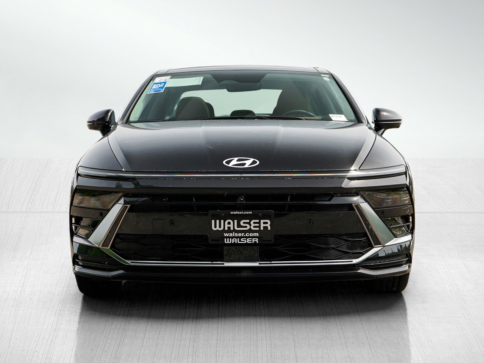 2025 Hyundai Sonata Hybrid Limited photo 2
