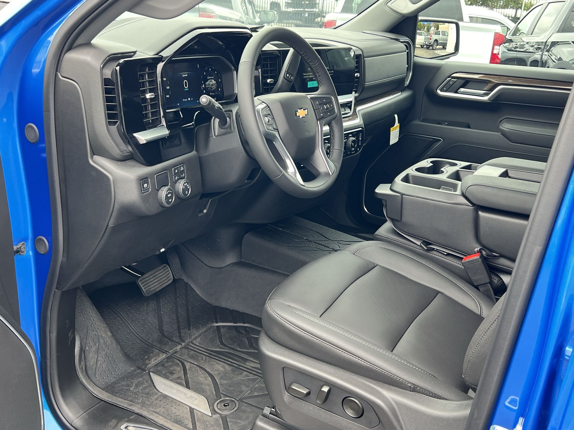 2026 Chevrolet Silverado 1500 LT photo 3