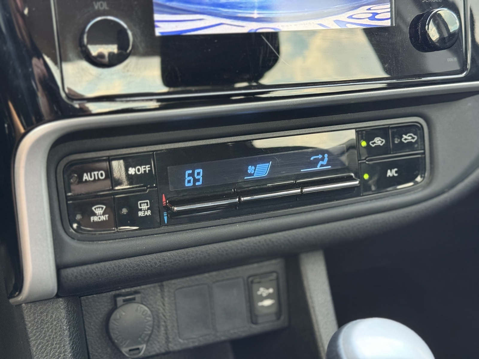 2017 Toyota Corolla LE photo 20
