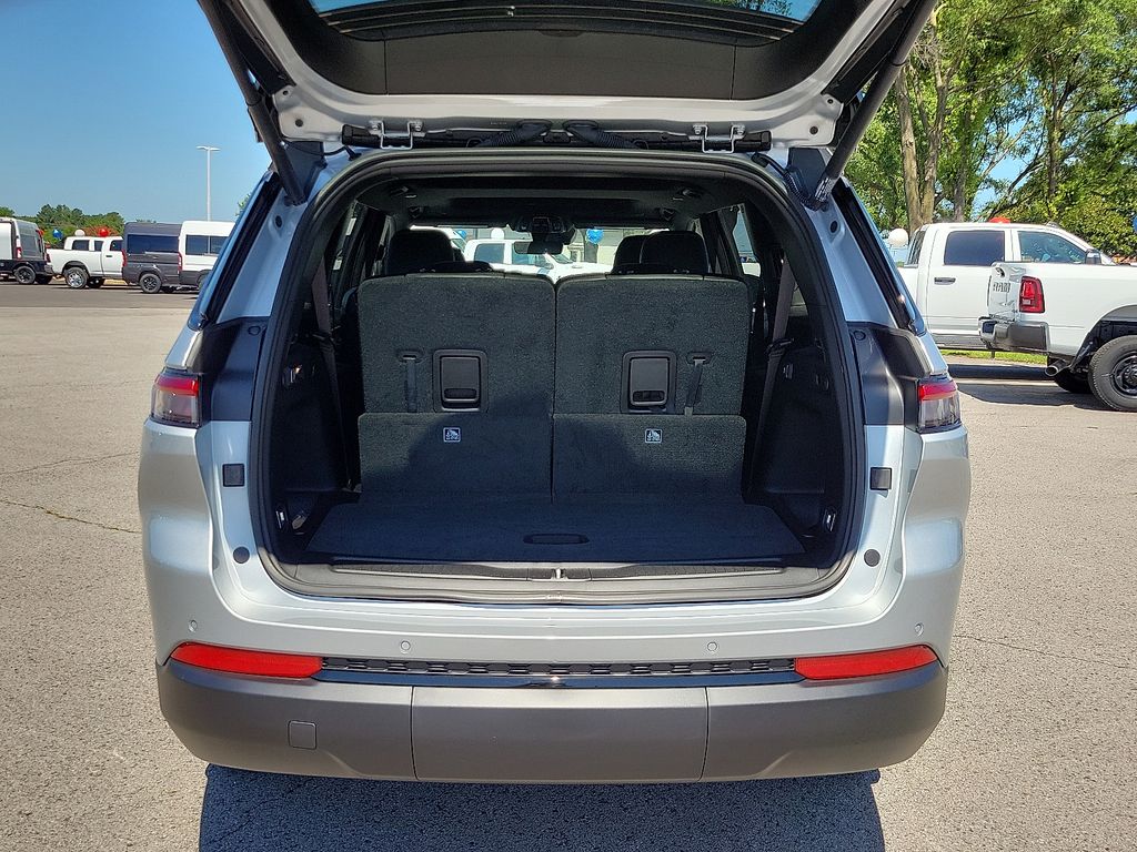 2025 Jeep Grand Cherokee Altitude X photo 8