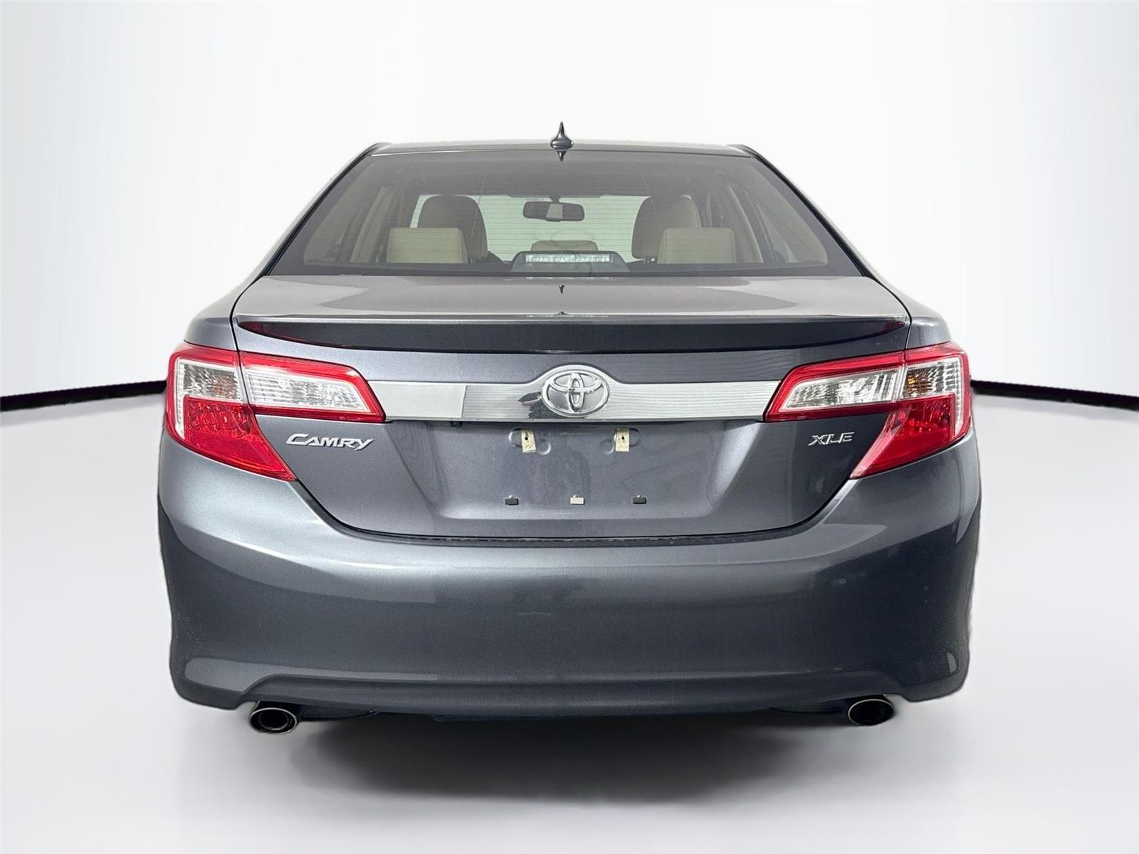 2013 Toyota Camry SE photo 4