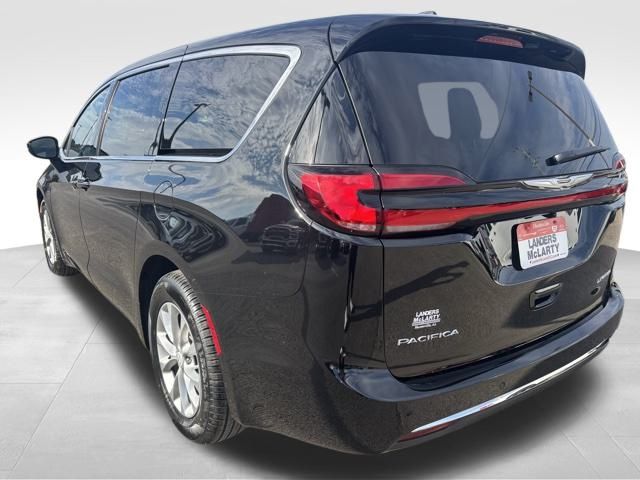 2026 Chrysler Pacifica Limited photo 4