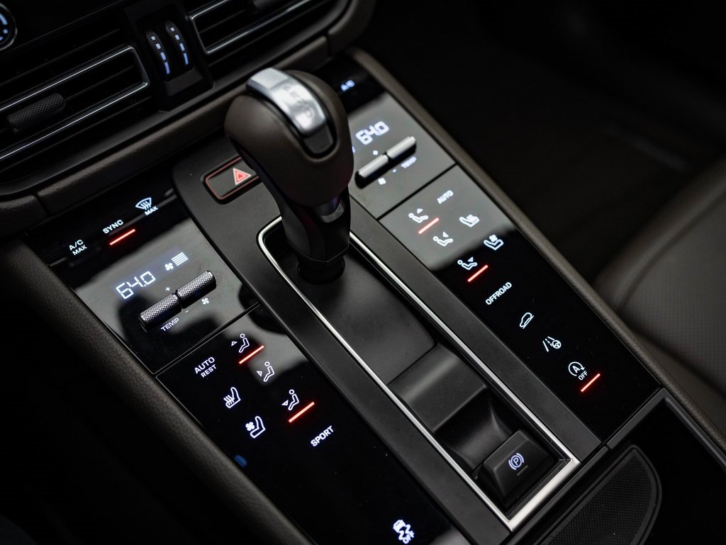 2024 Porsche Macan T photo 29