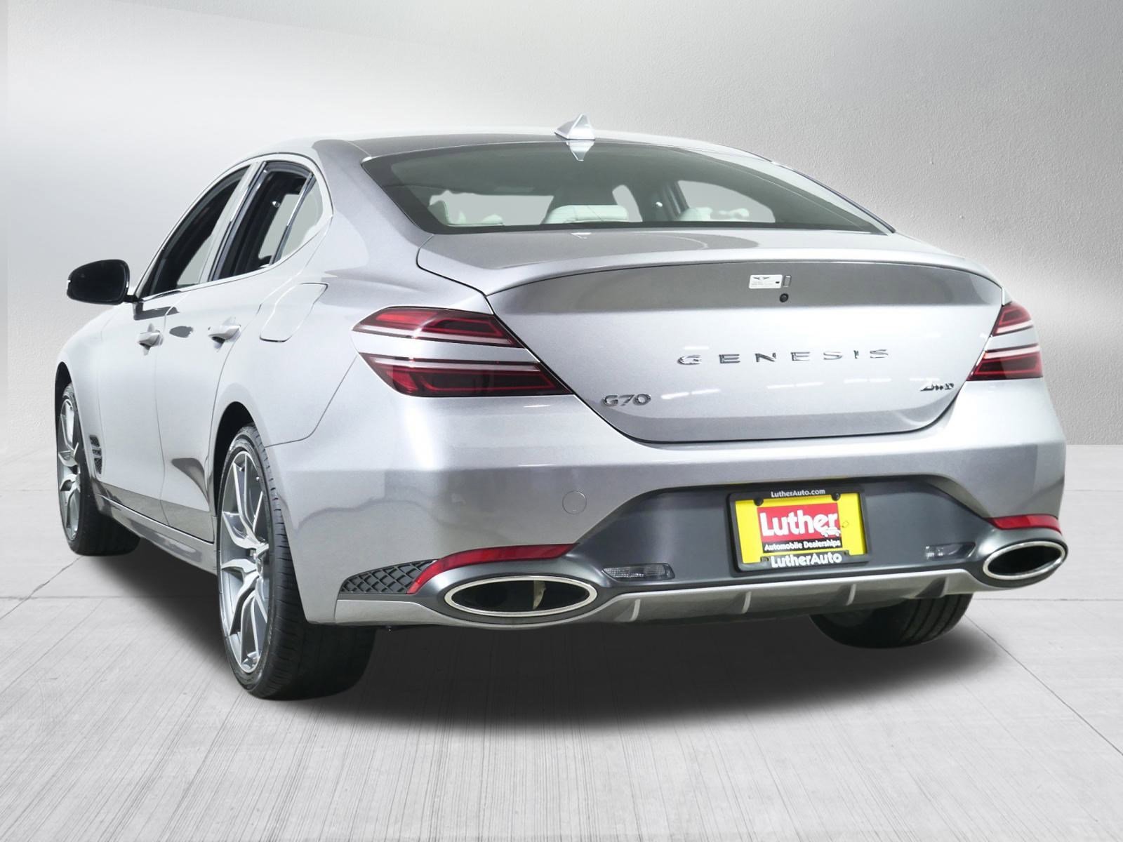 2024 Genesis G70 2.5T photo 5