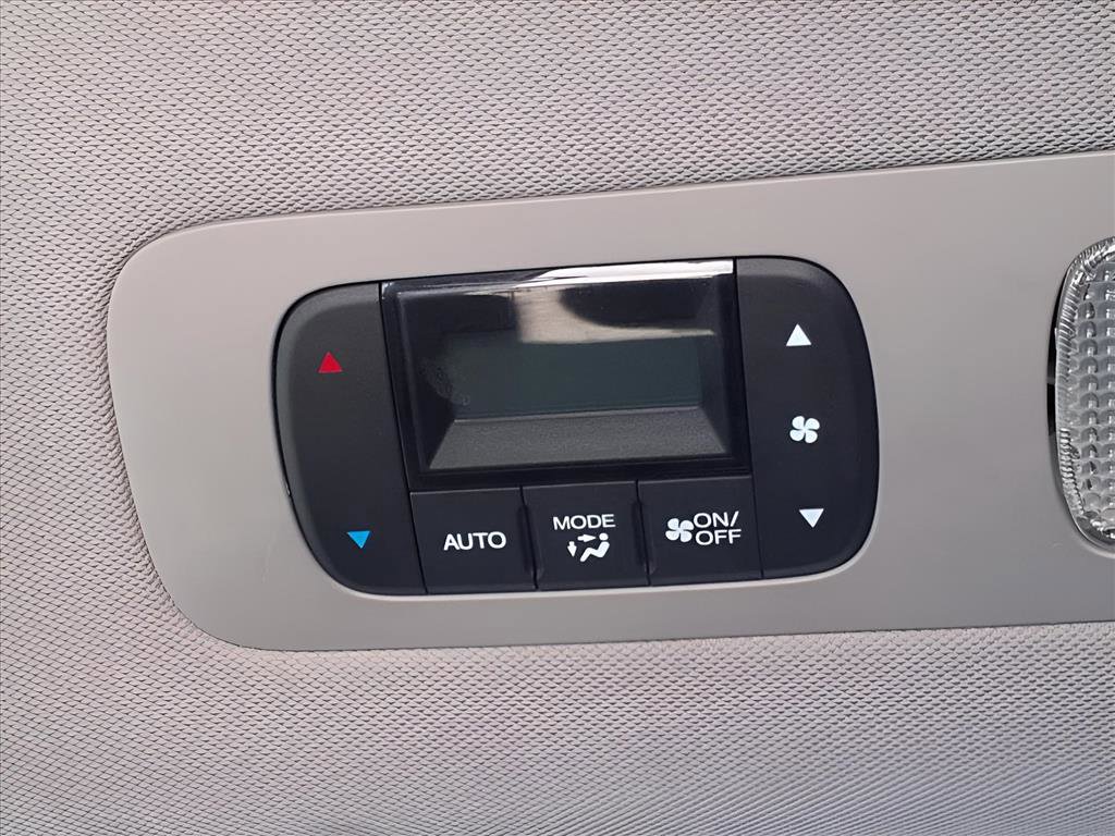 2016 Honda Odyssey SE photo 13