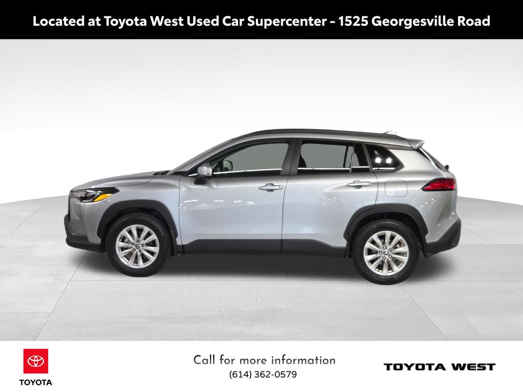 2022 Toyota Corolla Cross LE photo 8