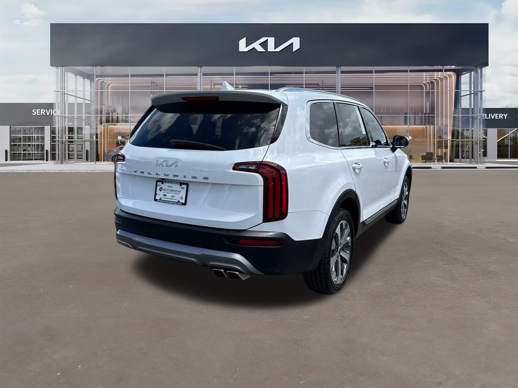 2022 Kia Telluride EX photo 2