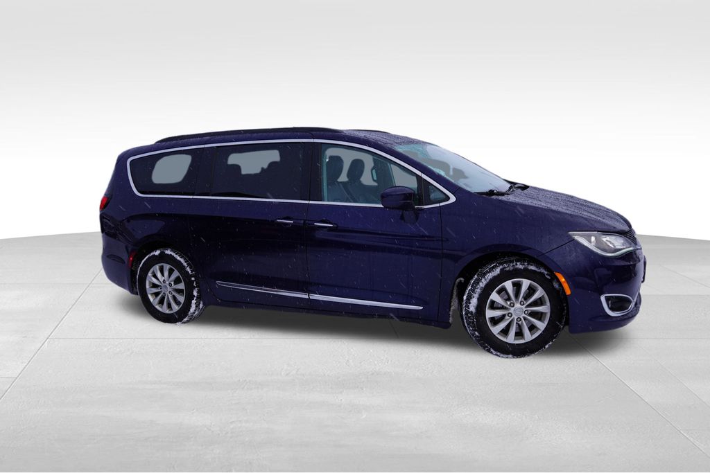 Used 2017 Chrysler Pacifica Touring-L with VIN 2C4RC1BG6HR607780 for sale in Lakeville, MN