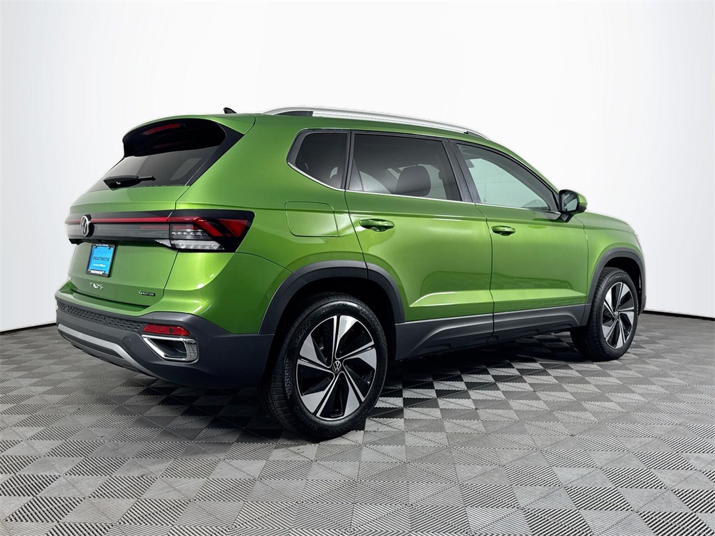 2025 Volkswagen Taos SE photo 11
