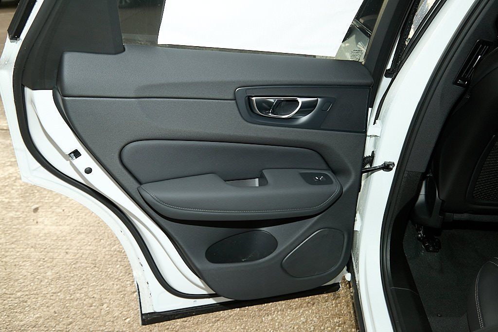 2026 VOLVO XC60 - Image 17